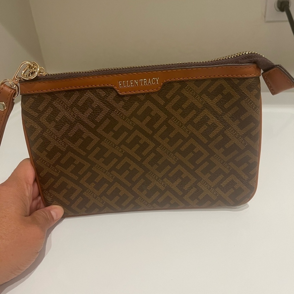 Ellen Tracy Signature Print Wristlet
